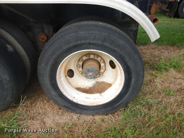 image for item DH3578 1988 Fruehauf TEH-F2-7000 tank trailer