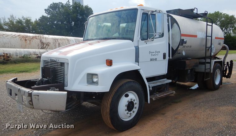 image for item DH3579 2001 Freightliner FL70 oil distributor truck