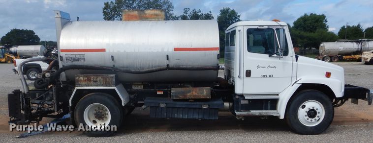 image for item DH3579 2001 Freightliner FL70 oil distributor truck