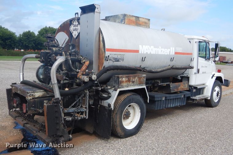 image for item DH3579 2001 Freightliner FL70 oil distributor truck