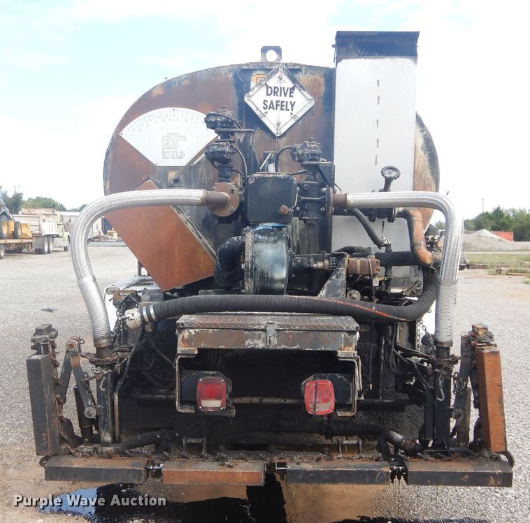 image for item DH3579 2001 Freightliner FL70 oil distributor truck