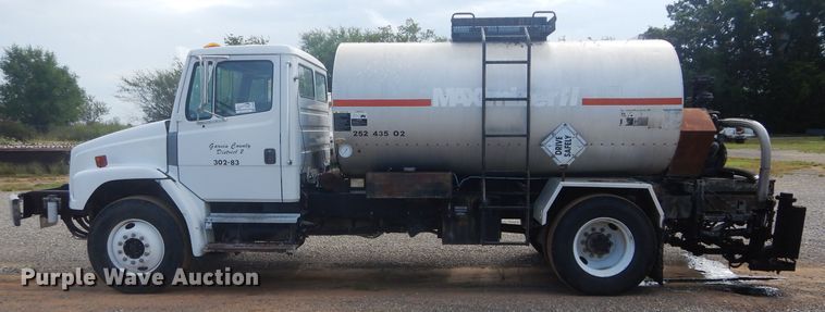 image for item DH3579 2001 Freightliner FL70 oil distributor truck