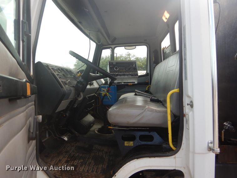 image for item DH3579 2001 Freightliner FL70 oil distributor truck