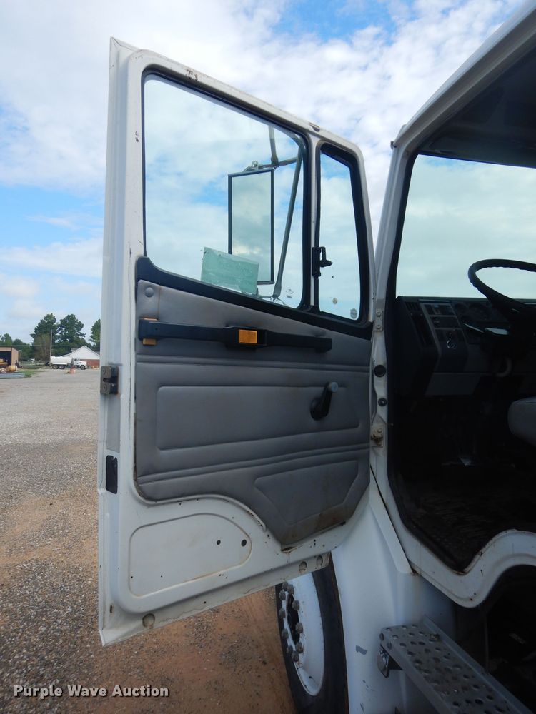 image for item DH3579 2001 Freightliner FL70 oil distributor truck