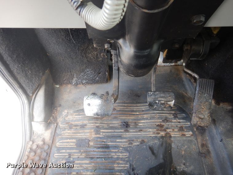 image for item DH3579 2001 Freightliner FL70 oil distributor truck