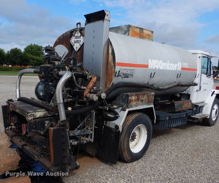 image for item DH3579 2001 Freightliner FL70 oil distributor truck