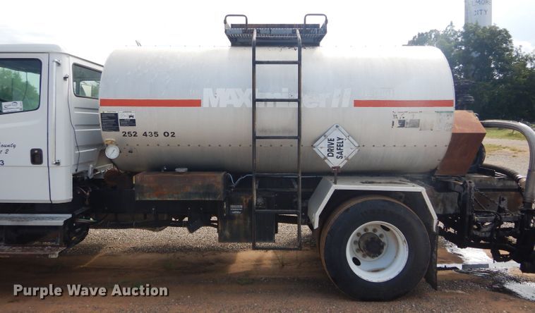 image for item DH3579 2001 Freightliner FL70 oil distributor truck