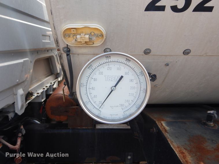 image for item DH3579 2001 Freightliner FL70 oil distributor truck