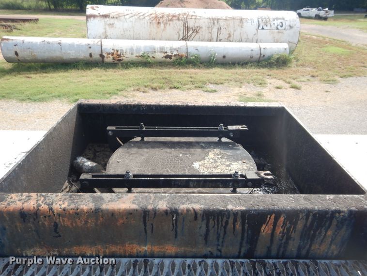 image for item DH3579 2001 Freightliner FL70 oil distributor truck