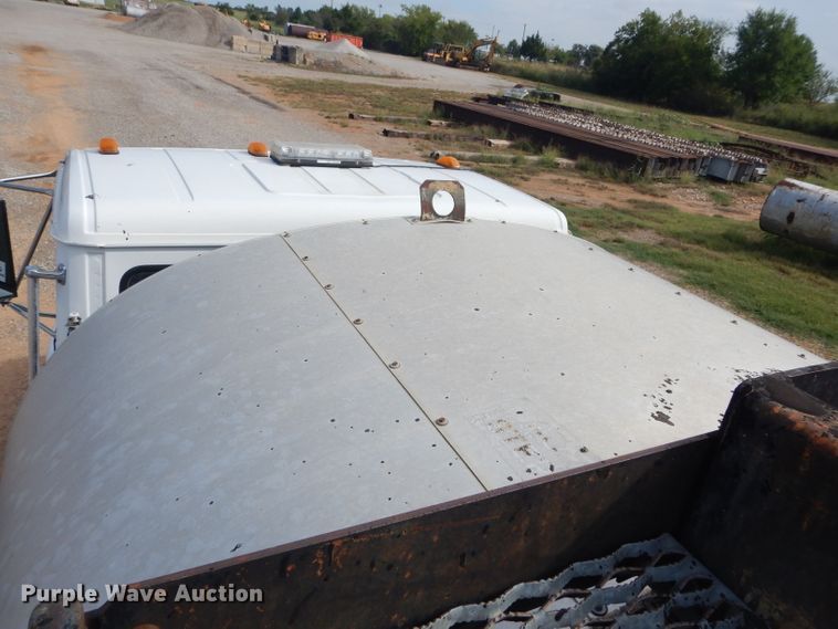 image for item DH3579 2001 Freightliner FL70 oil distributor truck