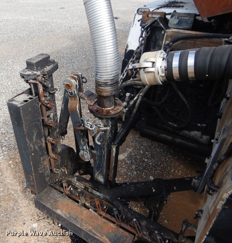 image for item DH3579 2001 Freightliner FL70 oil distributor truck