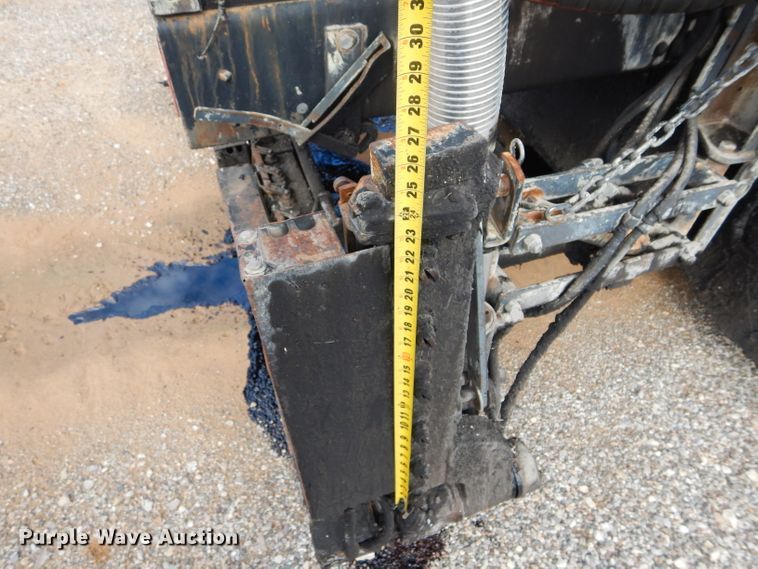 image for item DH3579 2001 Freightliner FL70 oil distributor truck