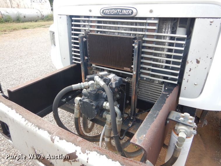 image for item DH3579 2001 Freightliner FL70 oil distributor truck