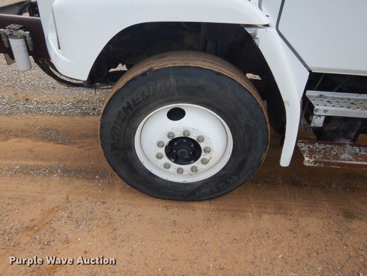 image for item DH3579 2001 Freightliner FL70 oil distributor truck