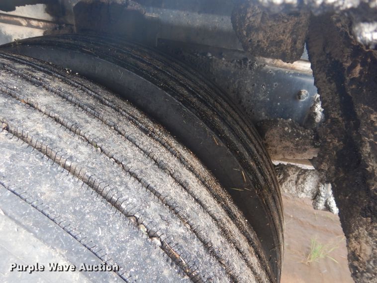 image for item DH3579 2001 Freightliner FL70 oil distributor truck