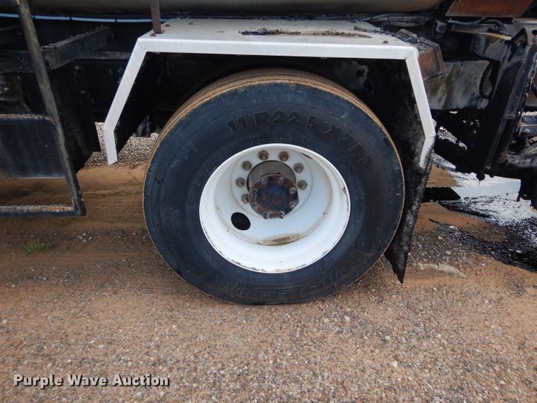 image for item DH3579 2001 Freightliner FL70 oil distributor truck