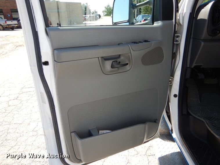 image for item DH6111 2008 Ford E450 Super Duty ambulance