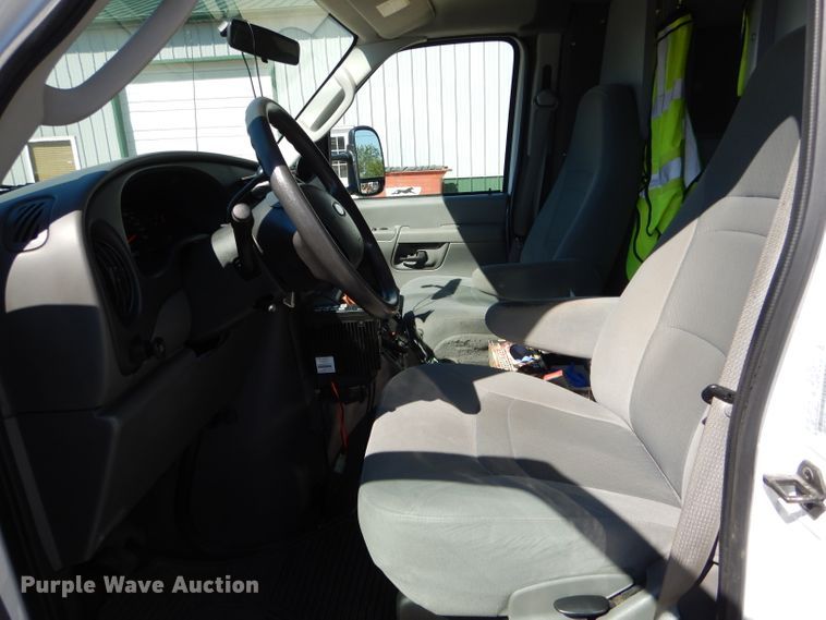 image for item DH6111 2008 Ford E450 Super Duty ambulance