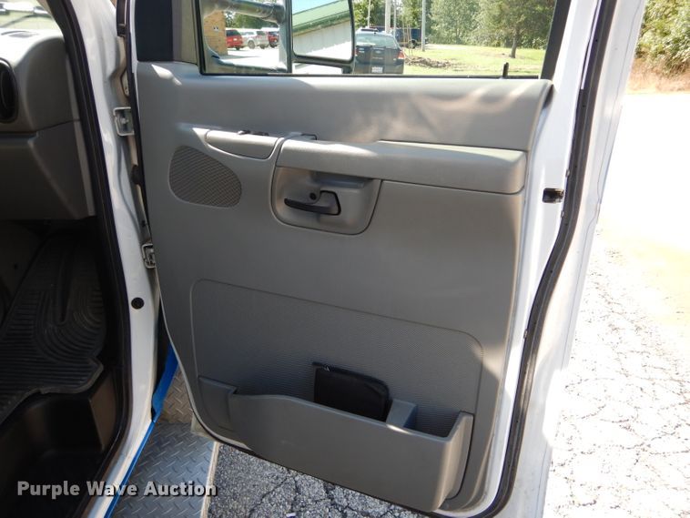 image for item DH6111 2008 Ford E450 Super Duty ambulance