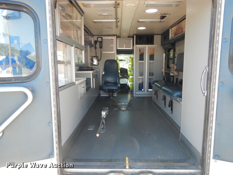 image for item DH6111 2008 Ford E450 Super Duty ambulance