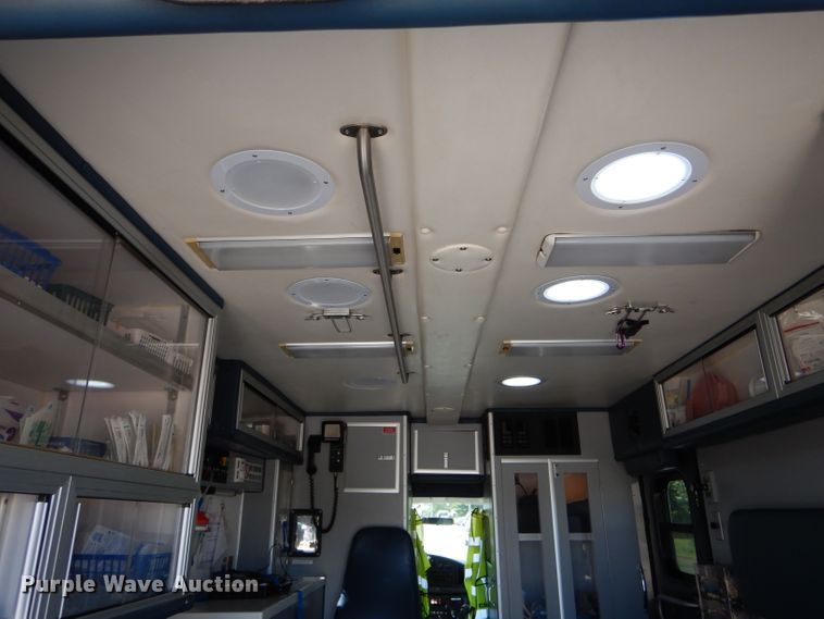 image for item DH6111 2008 Ford E450 Super Duty ambulance