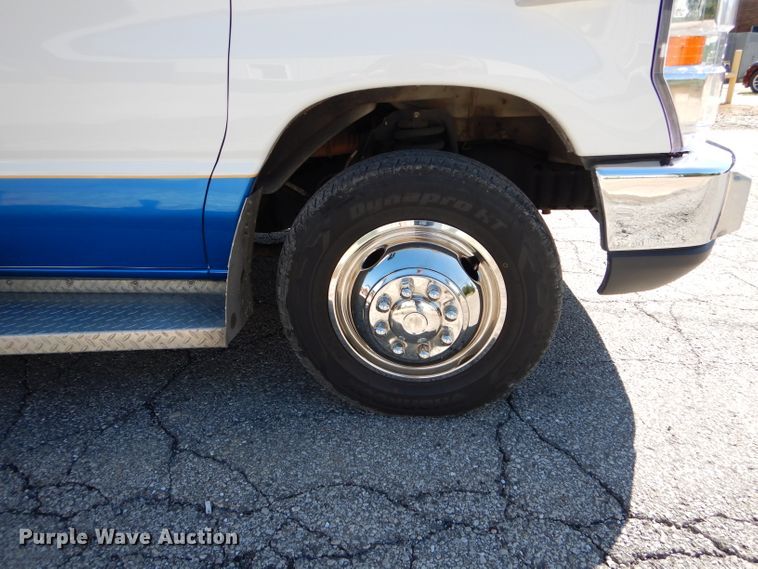 image for item DH6111 2008 Ford E450 Super Duty ambulance