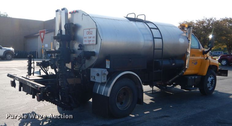 image for item DH6140 2004 Chevrolet C7500 oil distributor truck