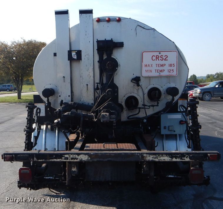 image for item DH6140 2004 Chevrolet C7500 oil distributor truck