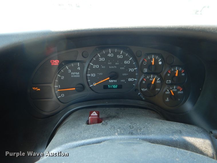 image for item DH6140 2004 Chevrolet C7500 oil distributor truck