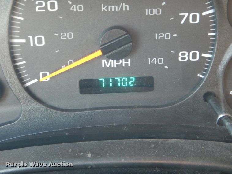 image for item DH6140 2004 Chevrolet C7500 oil distributor truck