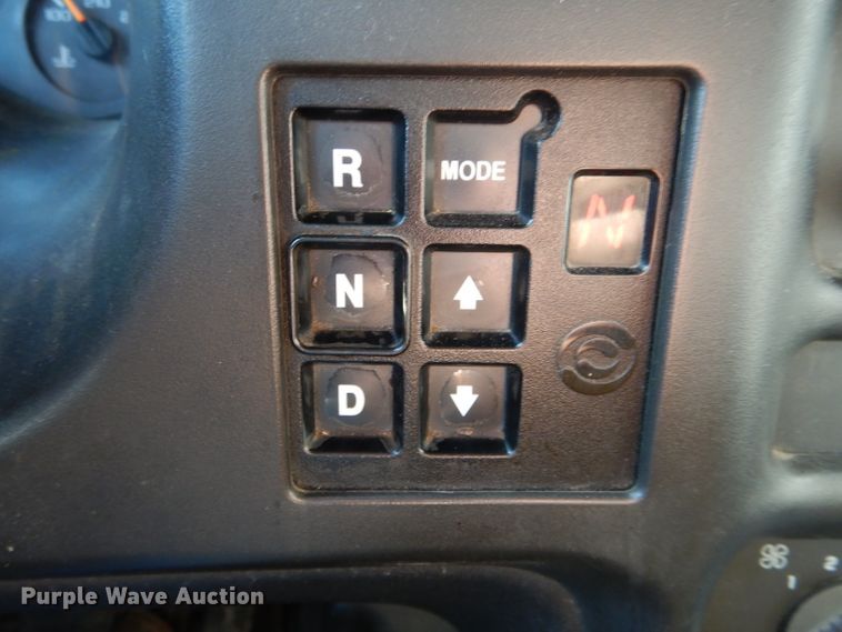 image for item DH6140 2004 Chevrolet C7500 oil distributor truck