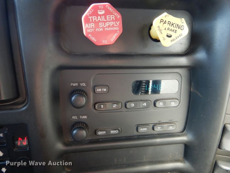 image for item DH6140 2004 Chevrolet C7500 oil distributor truck