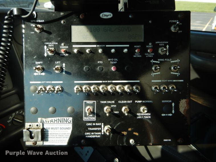 image for item DH6140 2004 Chevrolet C7500 oil distributor truck