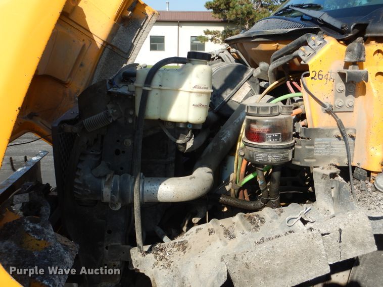 image for item DH6140 2004 Chevrolet C7500 oil distributor truck