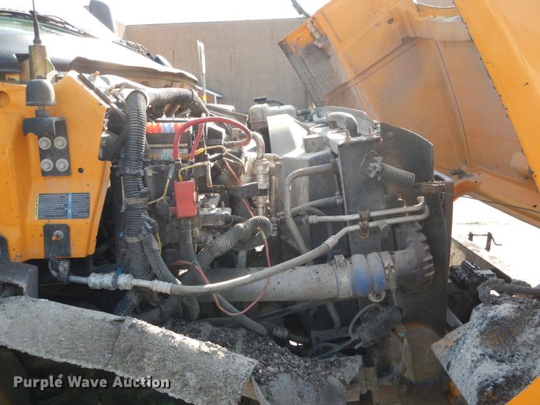 image for item DH6140 2004 Chevrolet C7500 oil distributor truck