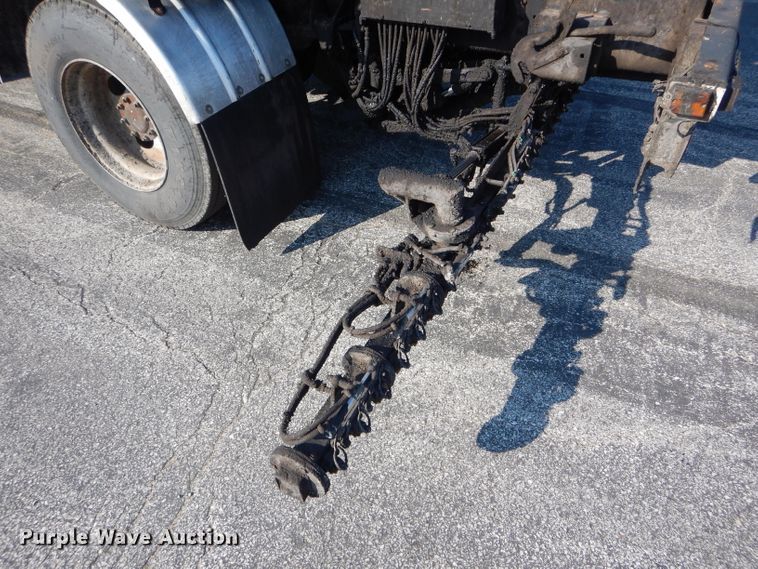 image for item DH6140 2004 Chevrolet C7500 oil distributor truck