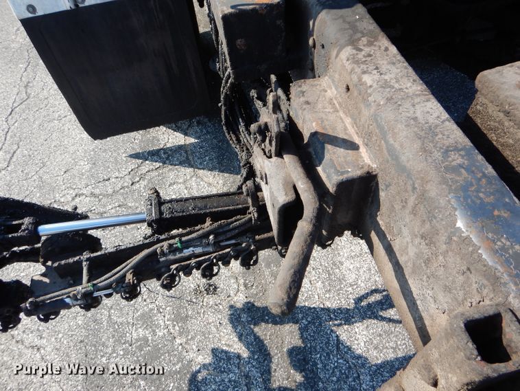 image for item DH6140 2004 Chevrolet C7500 oil distributor truck