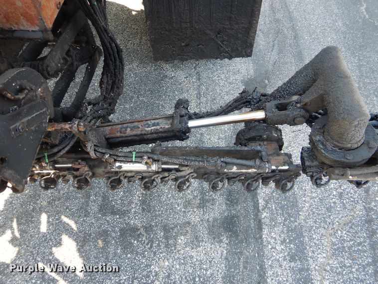 image for item DH6140 2004 Chevrolet C7500 oil distributor truck