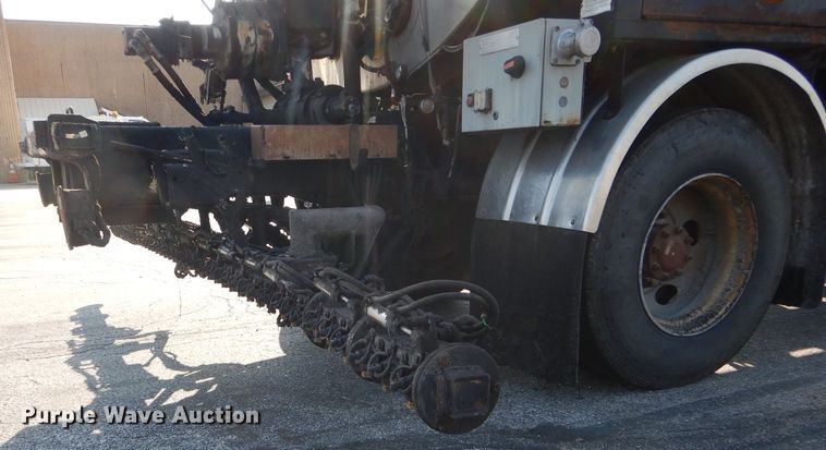 image for item DH6140 2004 Chevrolet C7500 oil distributor truck