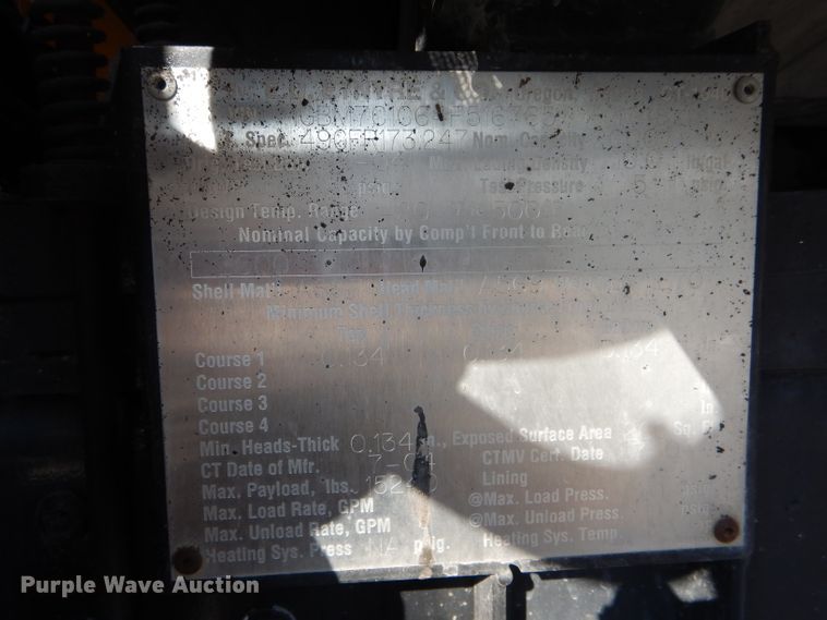 image for item DH6140 2004 Chevrolet C7500 oil distributor truck