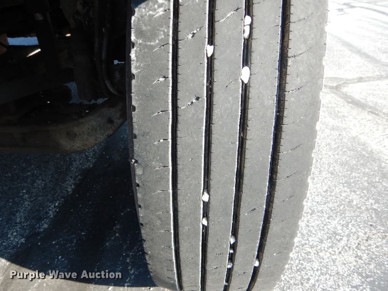 image for item DH6140 2004 Chevrolet C7500 oil distributor truck