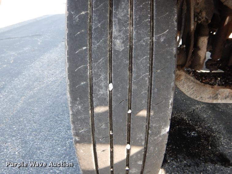 image for item DH6140 2004 Chevrolet C7500 oil distributor truck