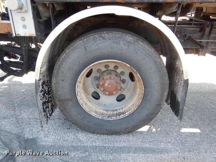 image for item DH6140 2004 Chevrolet C7500 oil distributor truck