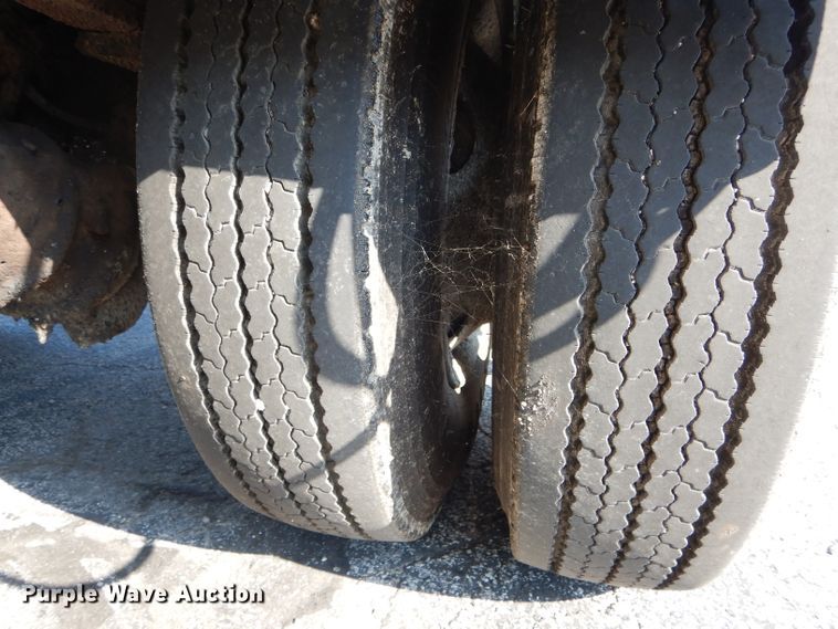 image for item DH6140 2004 Chevrolet C7500 oil distributor truck