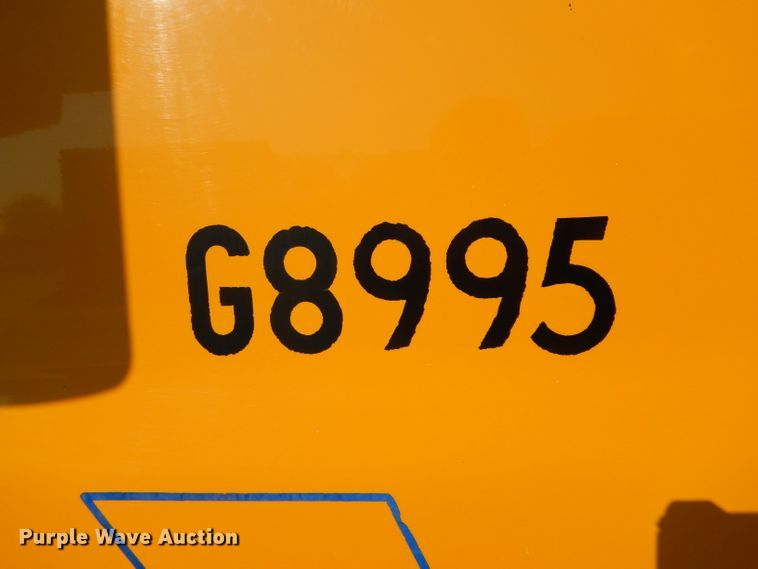 image for item DH6140 2004 Chevrolet C7500 oil distributor truck