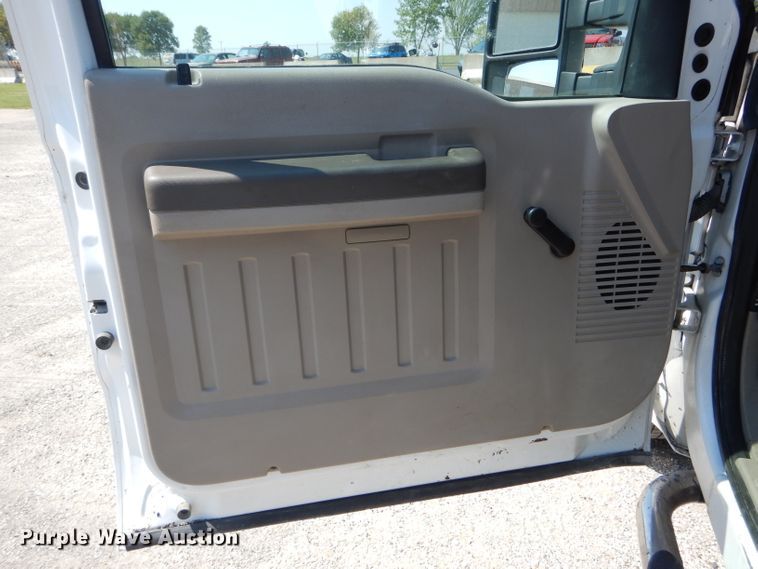 image for item DH6142 2009 Ford F250 Super Duty XL flatbed pickup truck