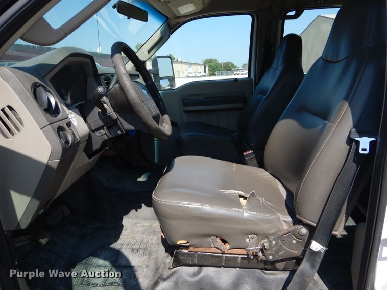 image for item DH6142 2009 Ford F250 Super Duty XL flatbed pickup truck