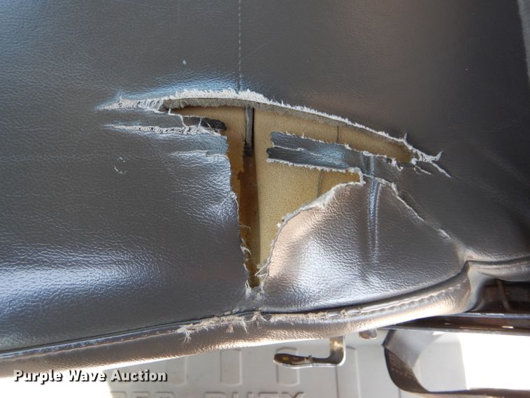 image for item DH6142 2009 Ford F250 Super Duty XL flatbed pickup truck