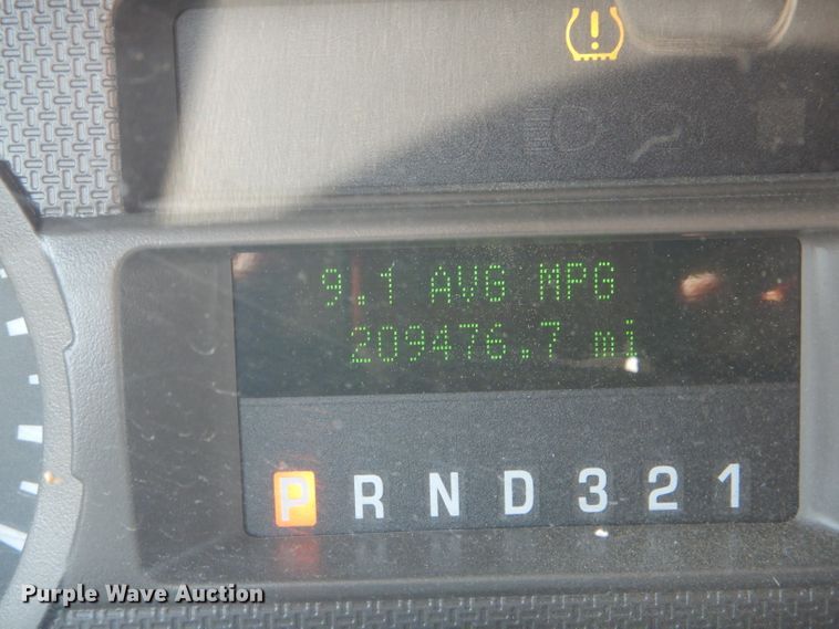 image for item DH6142 2009 Ford F250 Super Duty XL flatbed pickup truck