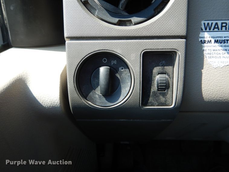 image for item DH6142 2009 Ford F250 Super Duty XL flatbed pickup truck